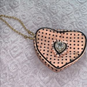 Casadei heart clutch